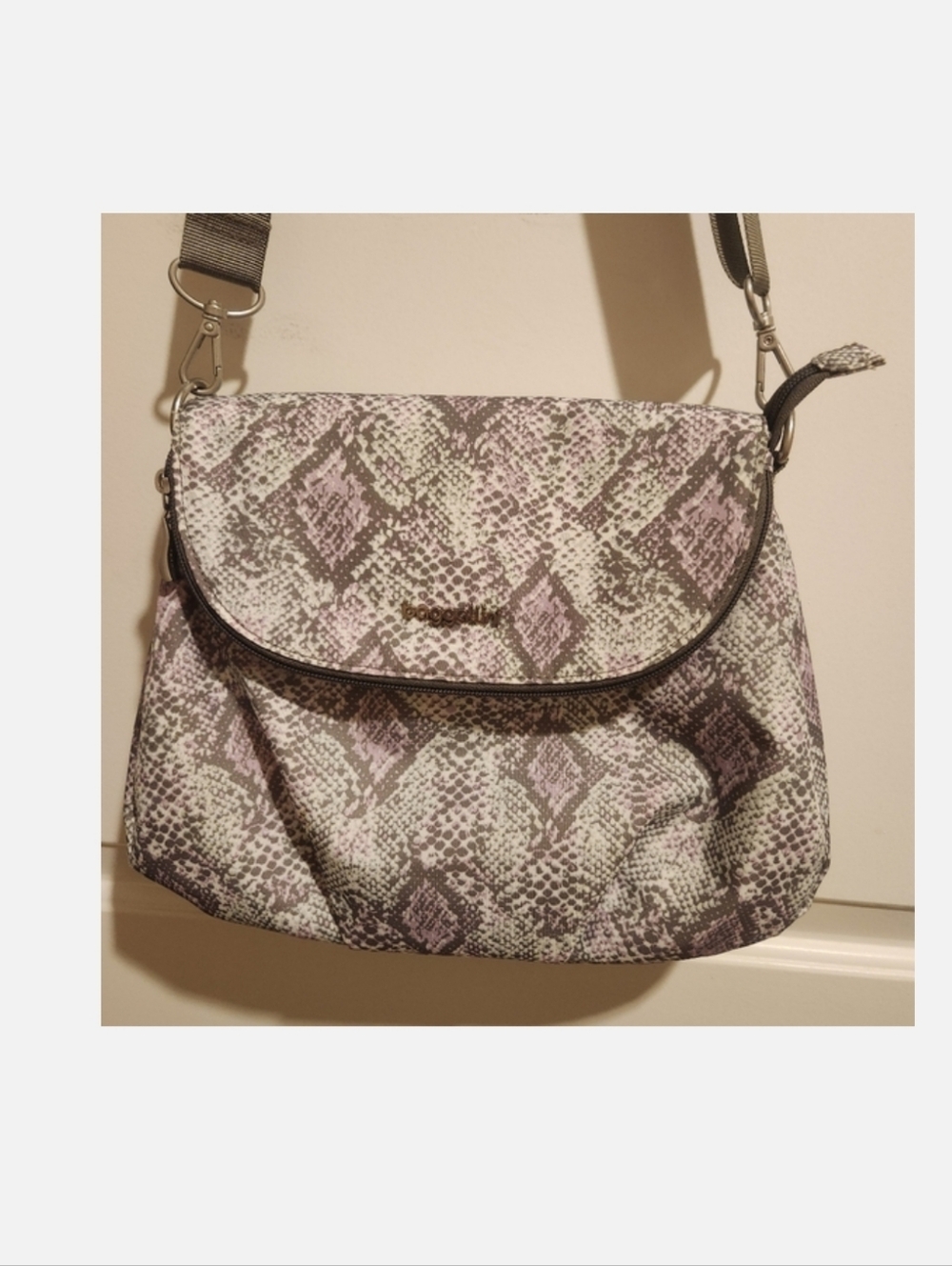 Baggallini Snakeskin Print Amanda Crossbody Bag - Gray and Cream